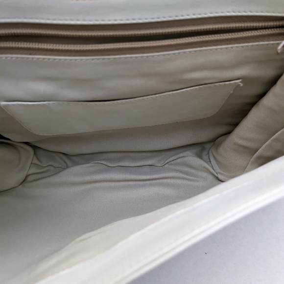 Vintage, butter soft, shoulder purse by Expressions. Light tan - Picture 6 of 8